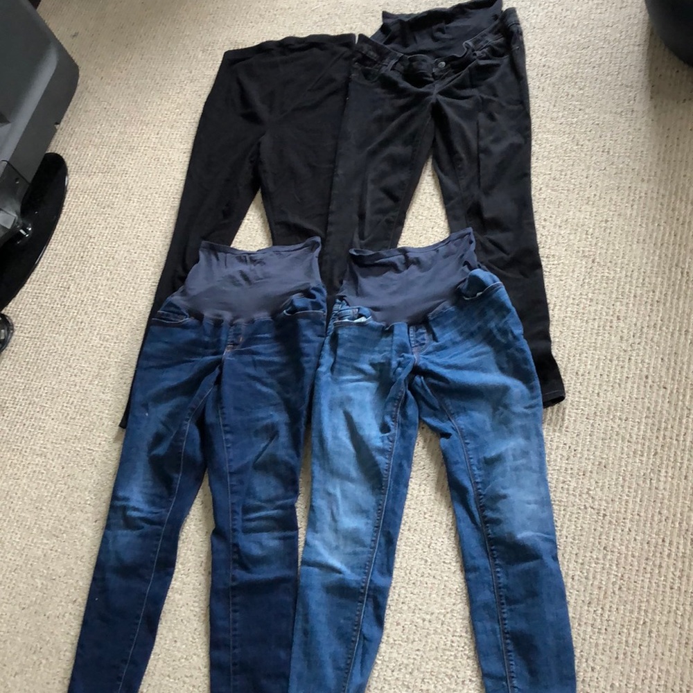 Old Navy Maternity jeans size small/ 2 short